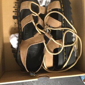 NWT in box Dr. Martens Nartilla  sandals women's size 10 Savannah tan